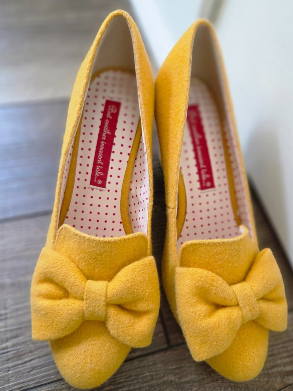 But Another Innocent Tale...Women's Shoes, Yellow Wool with Bow, sz 6